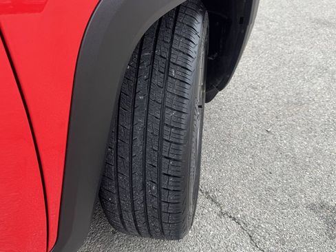Used 2015 Jeep Renegade Latitude w/ Cold Weather Group FWD image 12