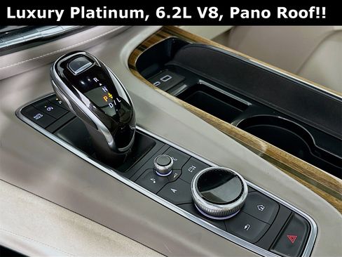 Used 2022 Cadillac Escalade ESV Premium Luxury Platinum image 18