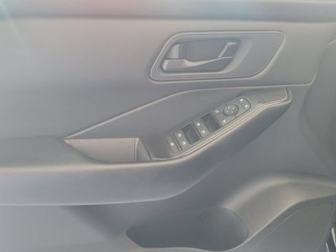 Used 2024 Nissan Rogue S FWD image 8