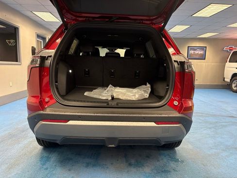 New 2026 Chevrolet Equinox LT w/ Convenience Package II FWD image 8