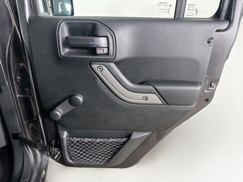 Used 2018 Jeep Wrangler Unlimited Sport w/ Connectivity Group AWD/4WD image 25