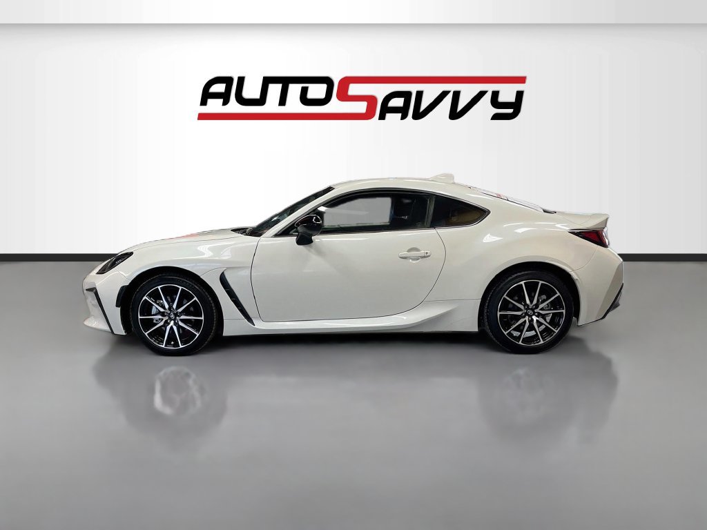 Used 2025 Toyota GR86 w/ ALL Weather Mat Package (TMS) RWD image 4