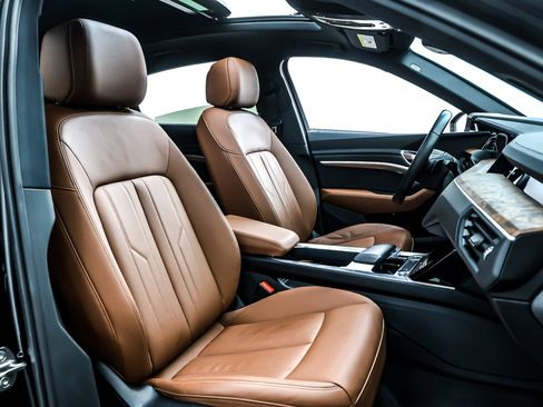 Used 2022 Audi e-tron Premium image 7