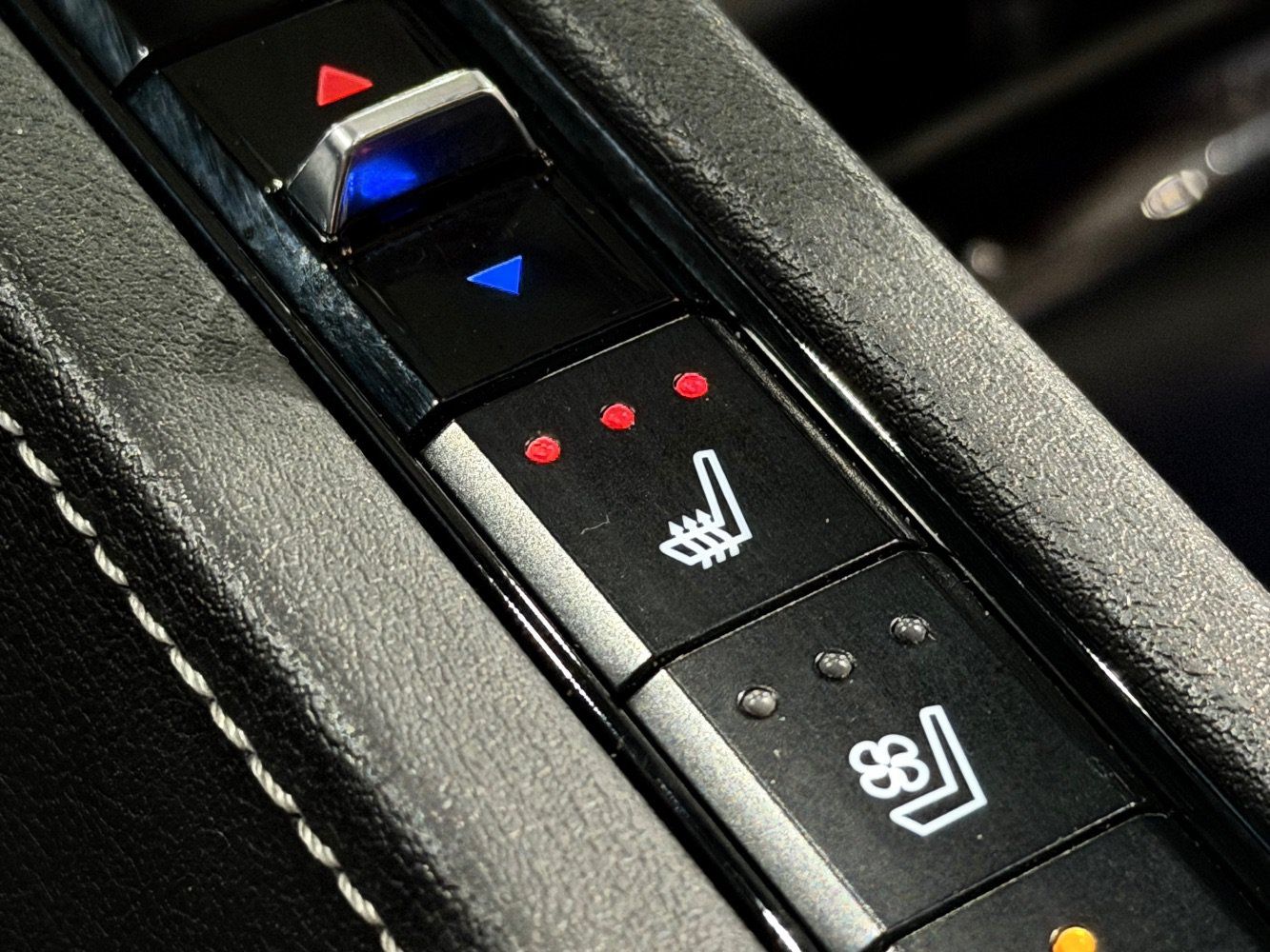 Used 2023 Chevrolet Corvette Stingray Preferred Cpe w/ Stealth Interior Trim Package RWD image 29