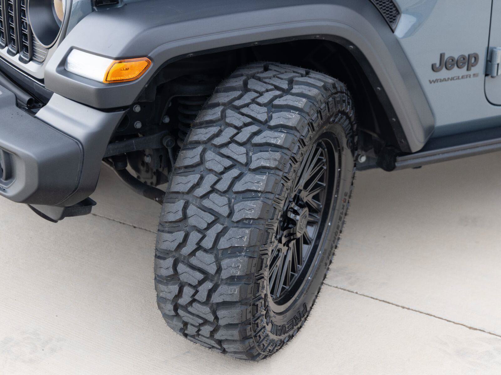 Used 2024 Jeep Wrangler Unlimited Sport AWD/4WD image 9