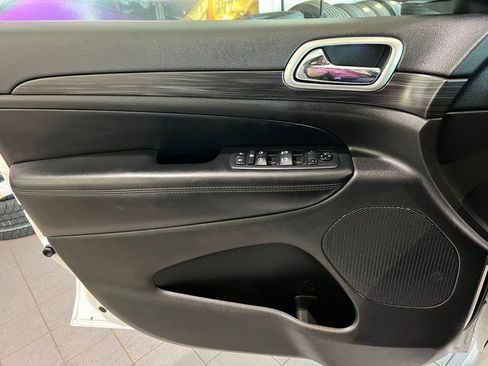 Used 2019 Jeep Grand Cherokee Altitude image 18