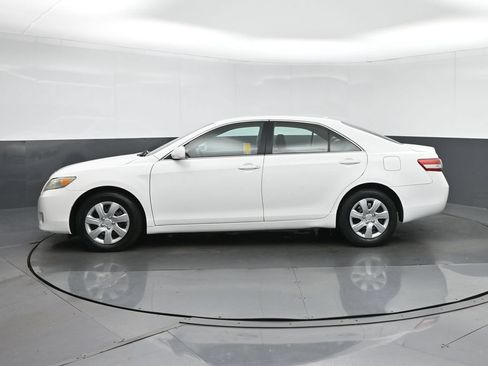 Used 2011 Toyota Camry LE FWD image 4