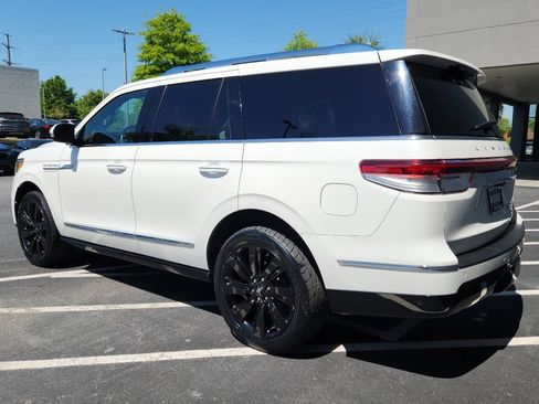 Used 2022 Lincoln Navigator Reserve image 5