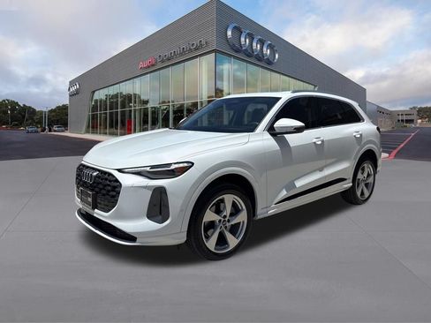Certified 2025 Audi Q5 Premium AWD/4WD image 1