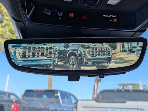 New 2025 Cadillac Optiq Sport 2 w/ LPO, ONYX Package image 33