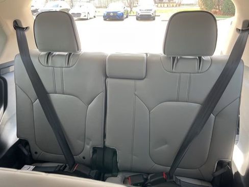 Used 2025 Honda Pilot Elite image 9
