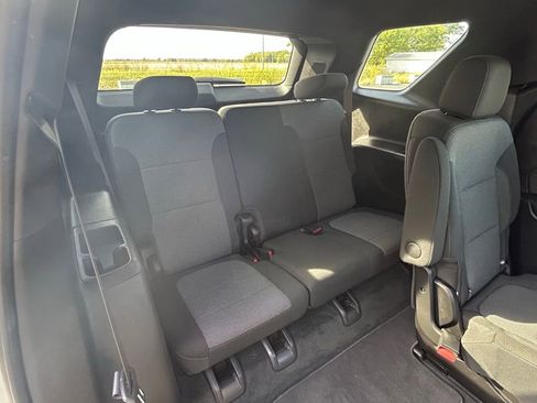 Used 2022 Chevrolet Traverse LT image 15