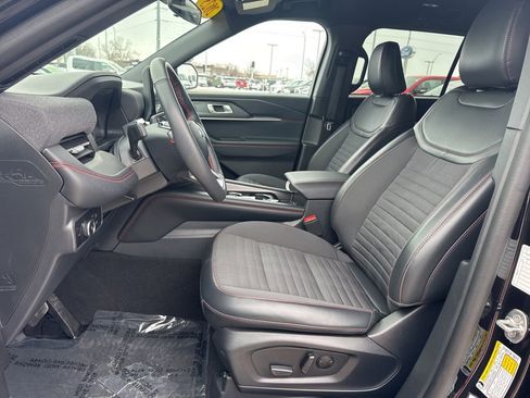 Used 2025 Ford Explorer ST-Line w/ ST-Line Street Pack image 4