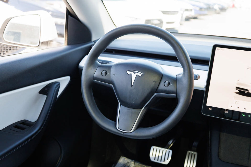 Used 2022 Tesla Model Y Performance AWD/4WD image 30