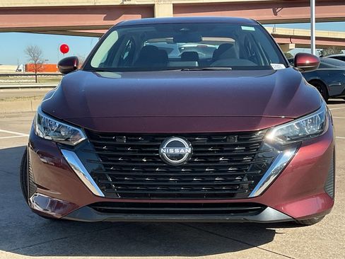 Used 2024 Nissan Sentra SV image 3