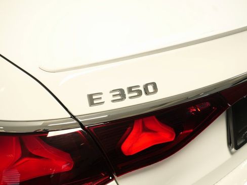 Used 2025 Mercedes-Benz E 350 4MATIC Sedan image 8