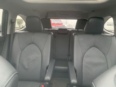 Used 2025 Toyota Highlander Platinum image 27