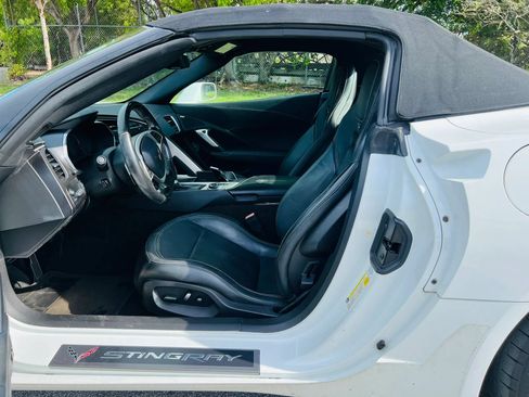 Used 2017 Chevrolet Corvette Stingray Convertible w/ 2LT Preferred Equipment Group RWD image 9