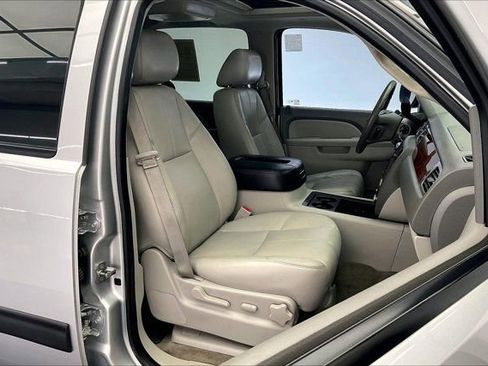 Used 2013 Chevrolet Avalanche LT AWD/4WD image 6