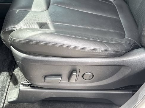 Used 2022 Hyundai Palisade SEL w/ Premium Package FWD image 12