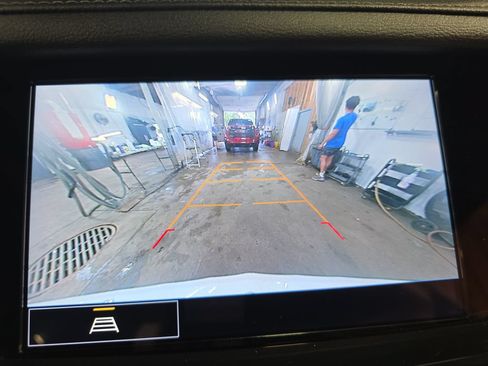 Used 2023 Cadillac XT6 Premium Luxury w/ LPO, Floor Liner Package AWD/4WD image 23