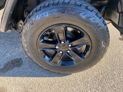 Used 2023 Jeep Wrangler Sahara image 31