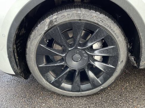 Used 2021 Tesla Model Y Long Range image 15