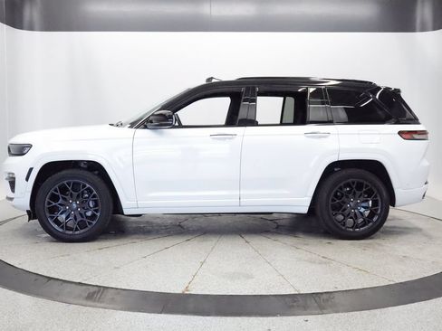 Used 2025 Jeep Grand Cherokee Summit AWD/4WD image 2