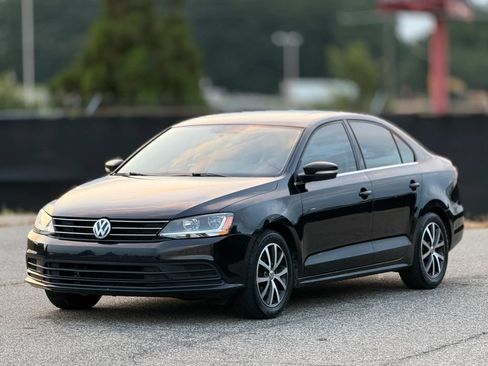 Used 2017 Volkswagen Jetta SE FWD image 6