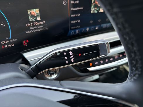 Certified 2024 Cadillac Lyriq Luxury AWD/4WD image 27
