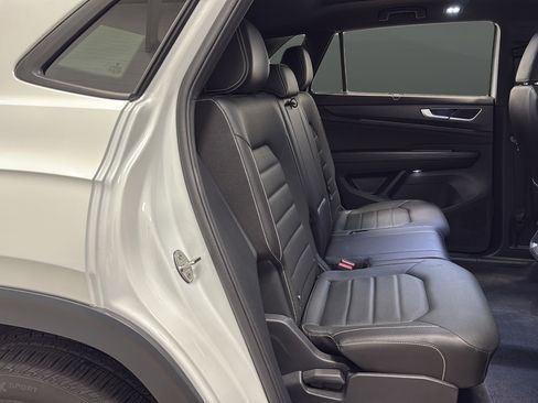 Used 2025 Volkswagen Atlas Cross Sport SEL R-Line AWD/4WD image 25