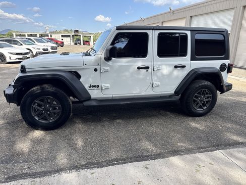 Used 2024 Jeep Wrangler Unlimited Sport AWD/4WD image 2