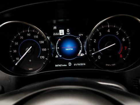 Used 2020 Jaguar F-PACE Premium image 34