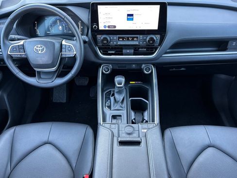 Used 2025 Toyota Grand Highlander AWD image 15