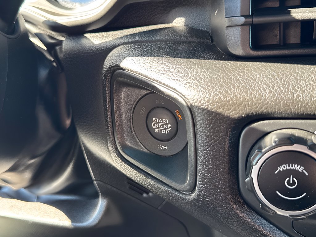 Used 2025 Jeep Wrangler Sport AWD/4WD image 16