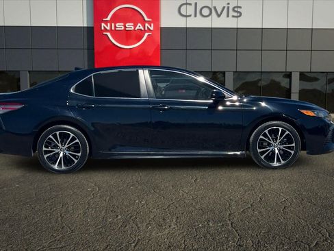 Used 2019 Toyota Camry SE FWD image 9