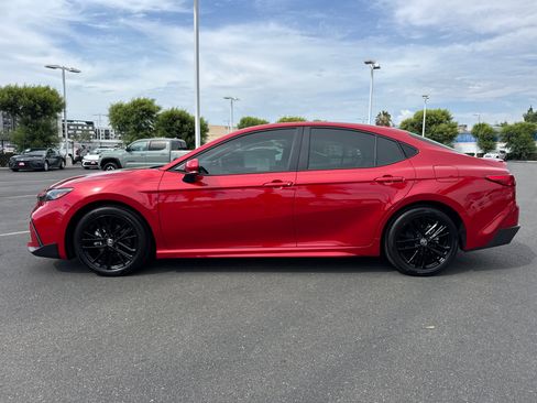 Used 2026 Toyota Camry SE FWD image 7