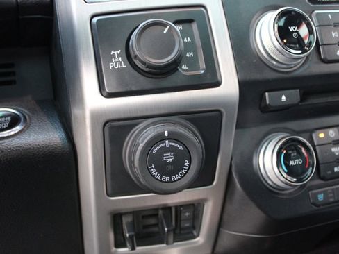 Used 2017 Ford F150 Platinum w/ Equipment Group 701A Luxury image 18