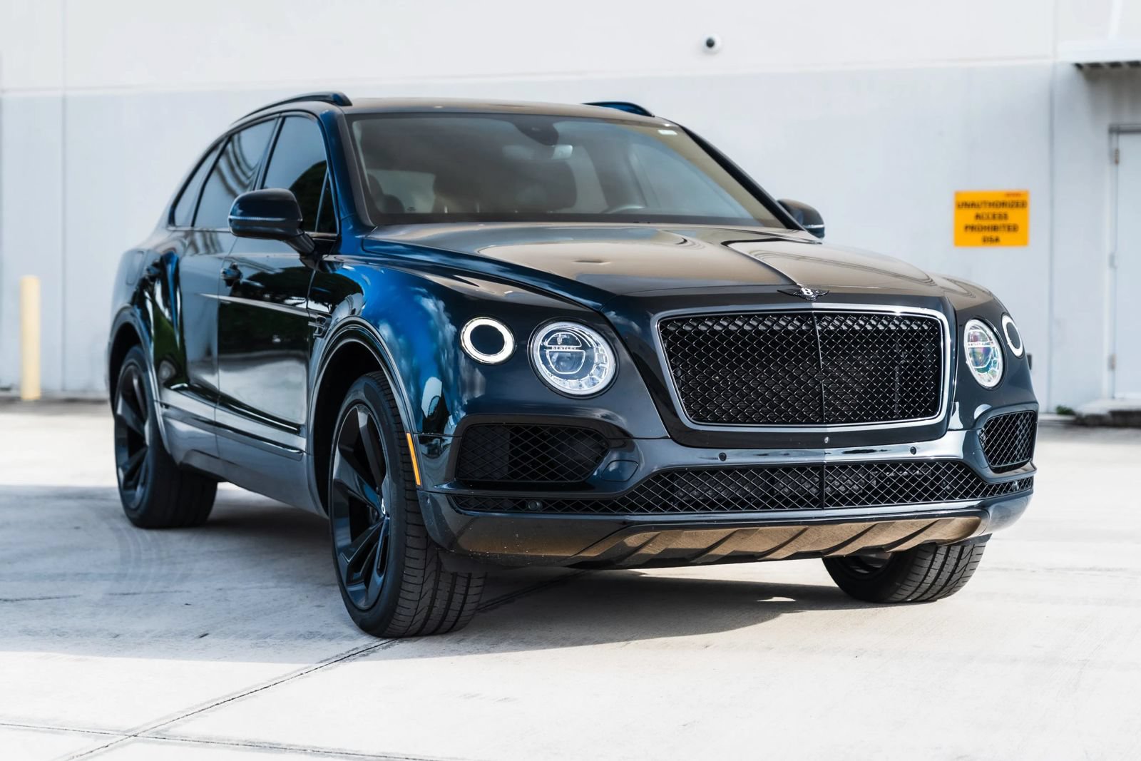 Used 2019 Bentley Bentayga AWD/4WD image 2