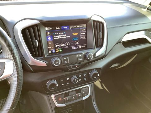 Used 2024 GMC Terrain SLE w/ Driver Convenience Package image 11