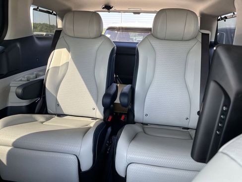 Used 2025 Kia Carnival SX Prestige FWD image 23