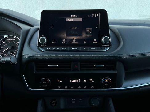 Used 2025 Nissan Rogue SV image 26