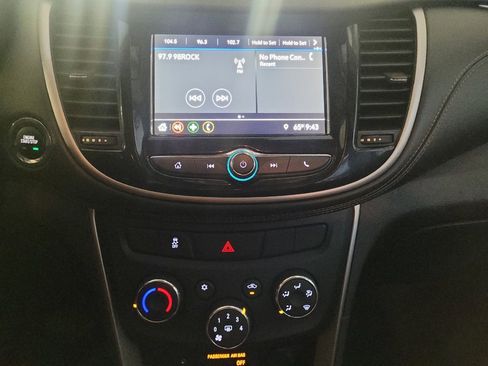 Used 2019 Chevrolet Trax LT w/ LT Convenience Package FWD image 25