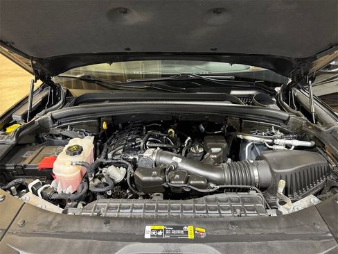 Used 2023 Jeep Grand Cherokee L Laredo image 27