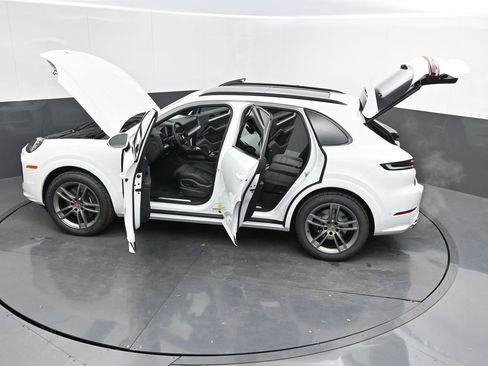 New 2025 Porsche Cayenne image 49