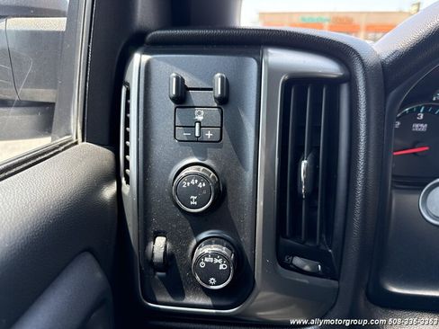 Used 2019 Chevrolet Silverado 2500 LT AWD/4WD image 17