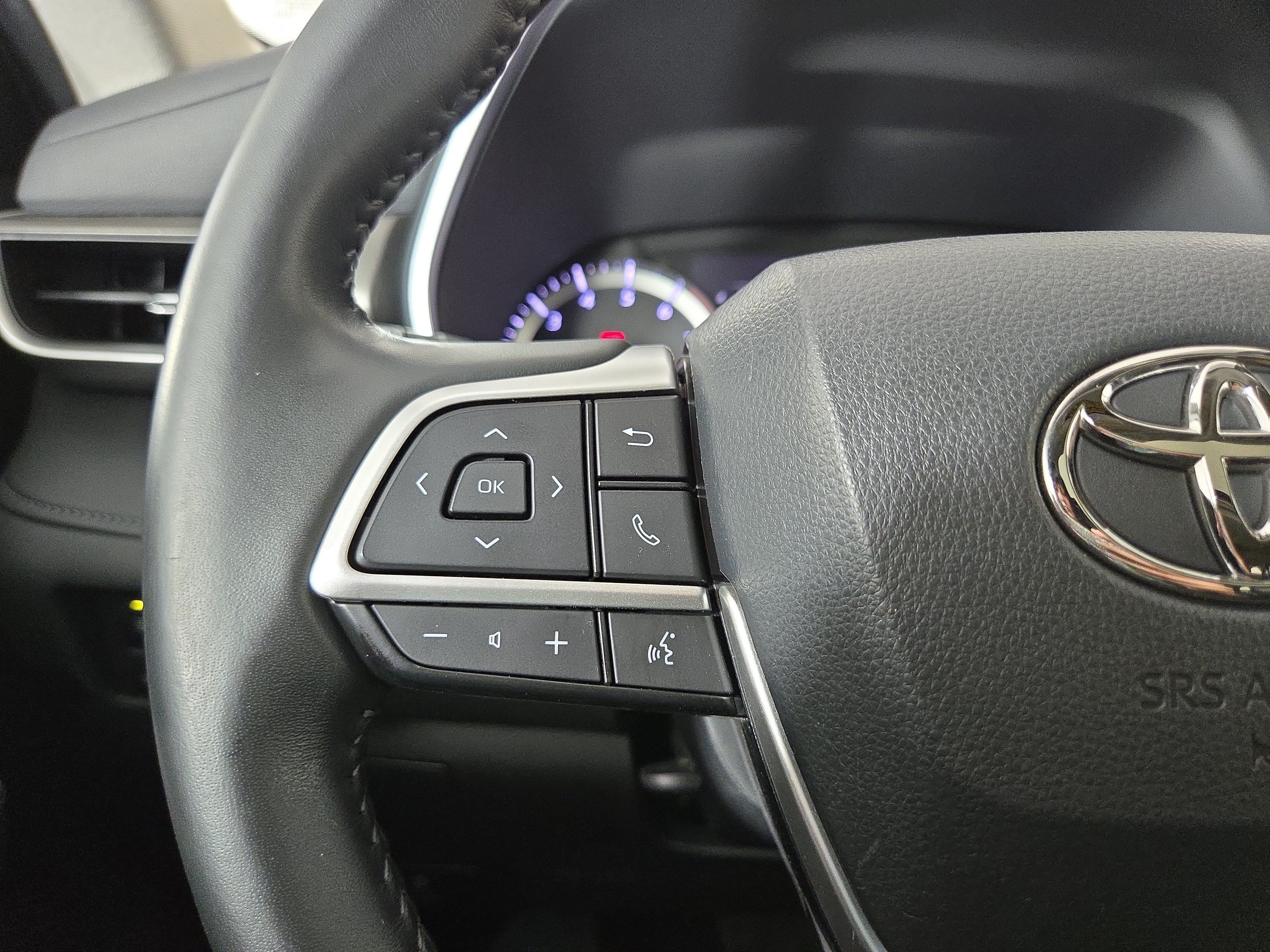 Used 2023 Toyota Highlander XLE AWD/4WD image 16