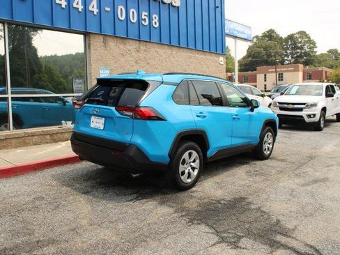 Used 2021 Toyota RAV4 LE FWD image 4