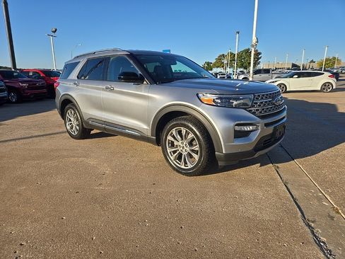 Used 2024 Ford Explorer Limited image 7