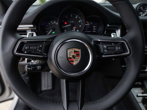 Certified 2025 Porsche Macan image 16